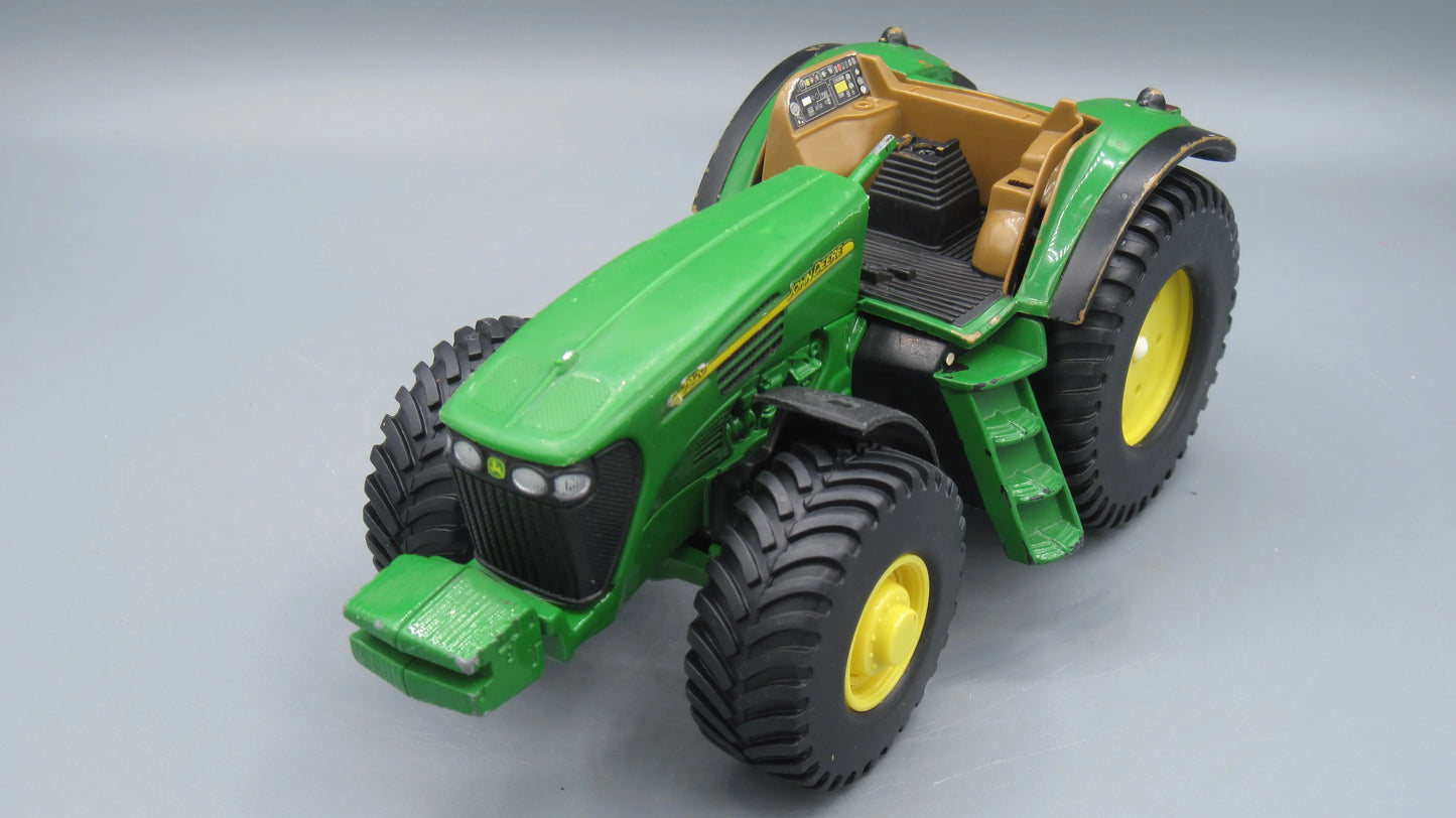 ERTL   John Deere 7920 Tractor  Green