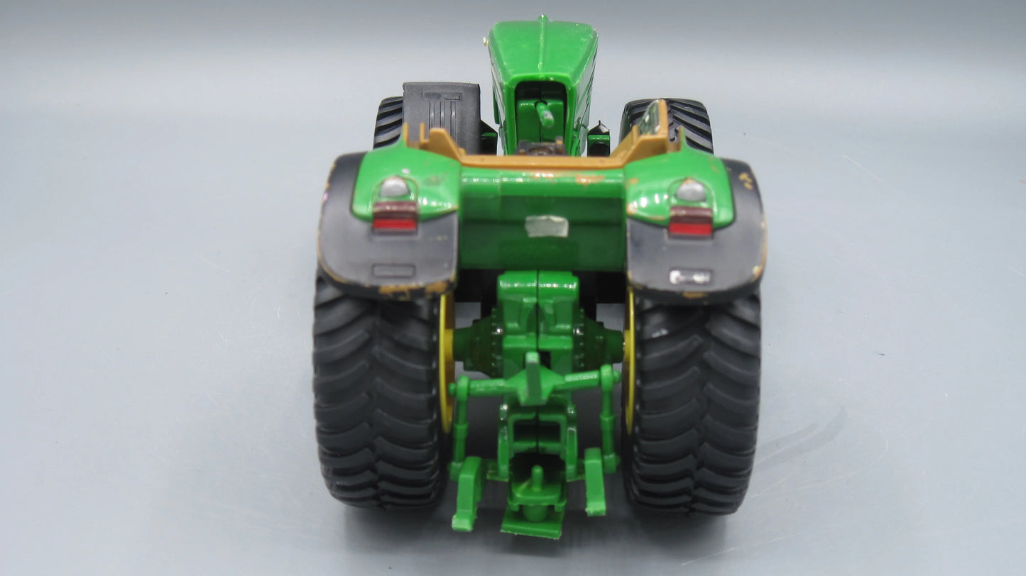 ERTL   John Deere 7920 Tractor  Green