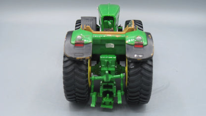 ERTL   John Deere 7920 Tractor  Green