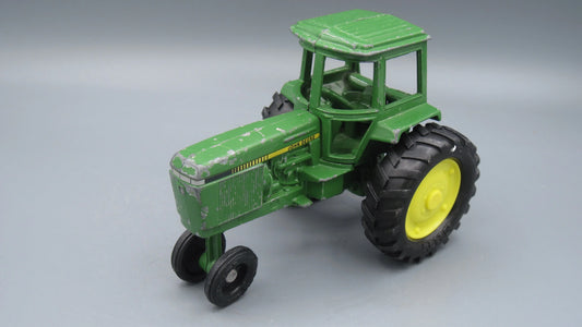 ERTL   John Deere Farm Tractor  Green