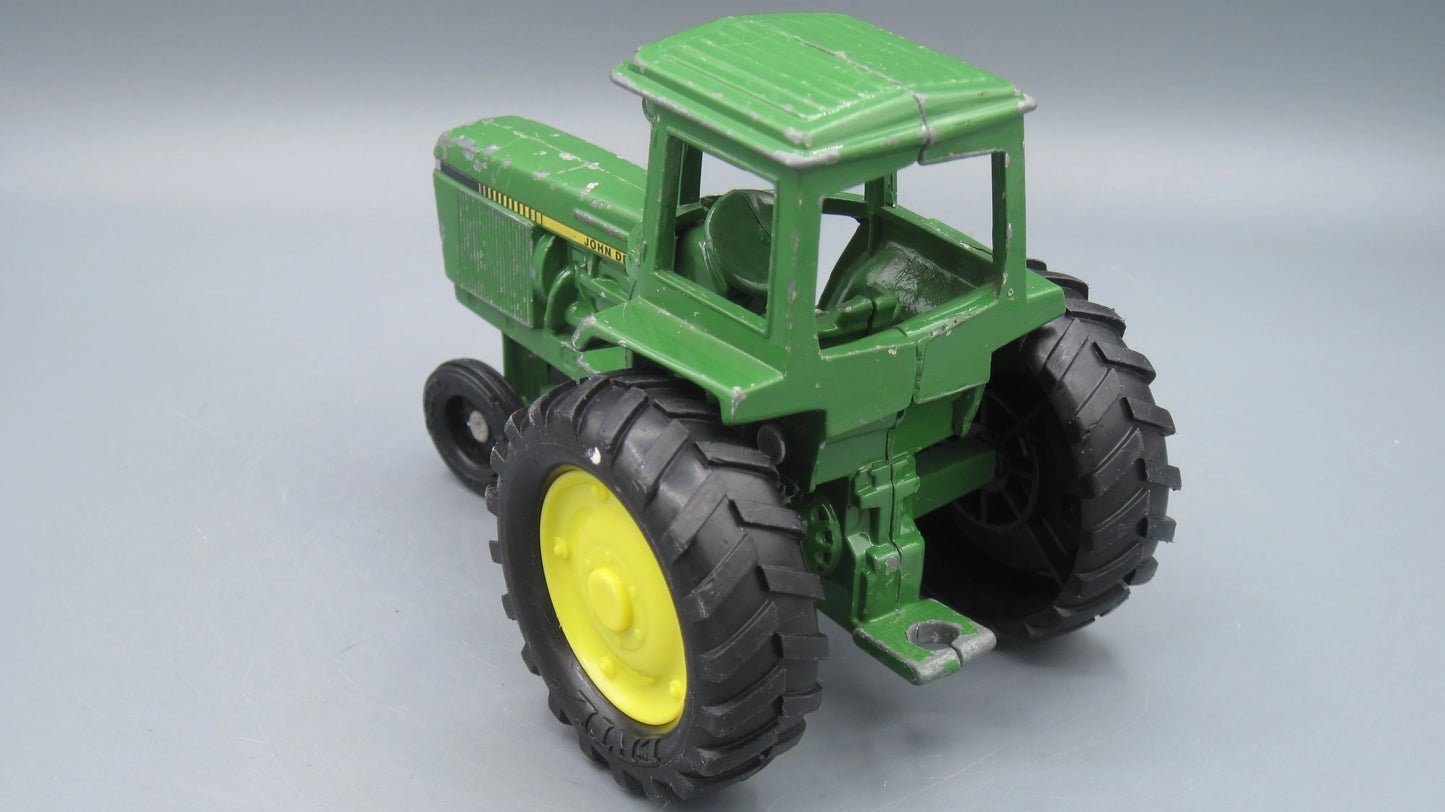 ERTL   John Deere Farm Tractor  Green