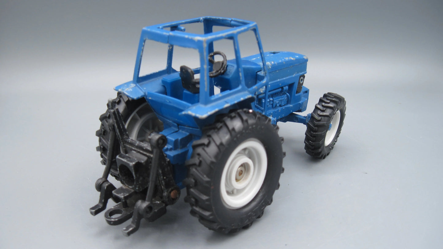 ERTL   Ford Farm Tractor  Blue