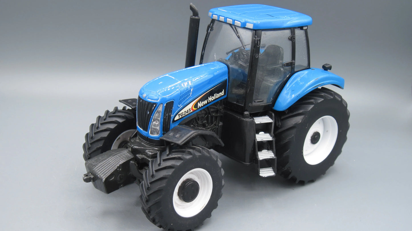 ERTL   New Holland TG 245 Tractor  Blue