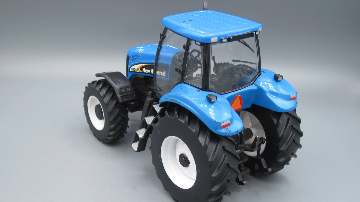 ERTL   New Holland TG 245 Tractor  Blue