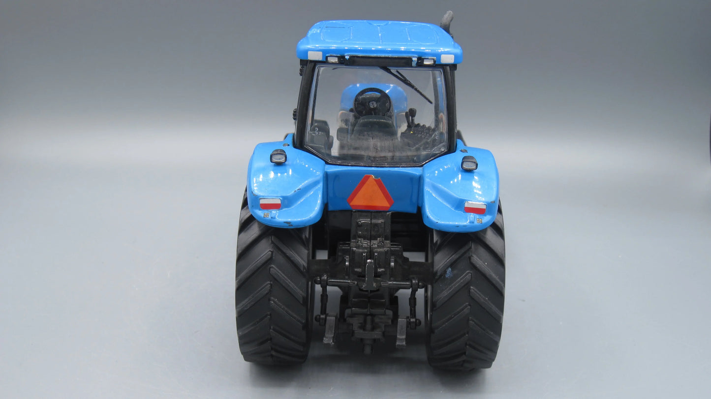 ERTL   New Holland TG 245 Tractor  Blue
