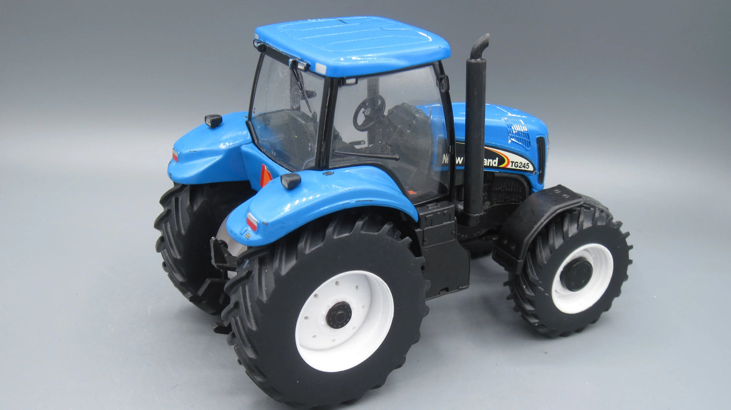 ERTL   New Holland TG 245 Tractor  Blue