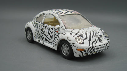 Kinsmart   VolksWagen New Beetle  White&Black Jungle Theme