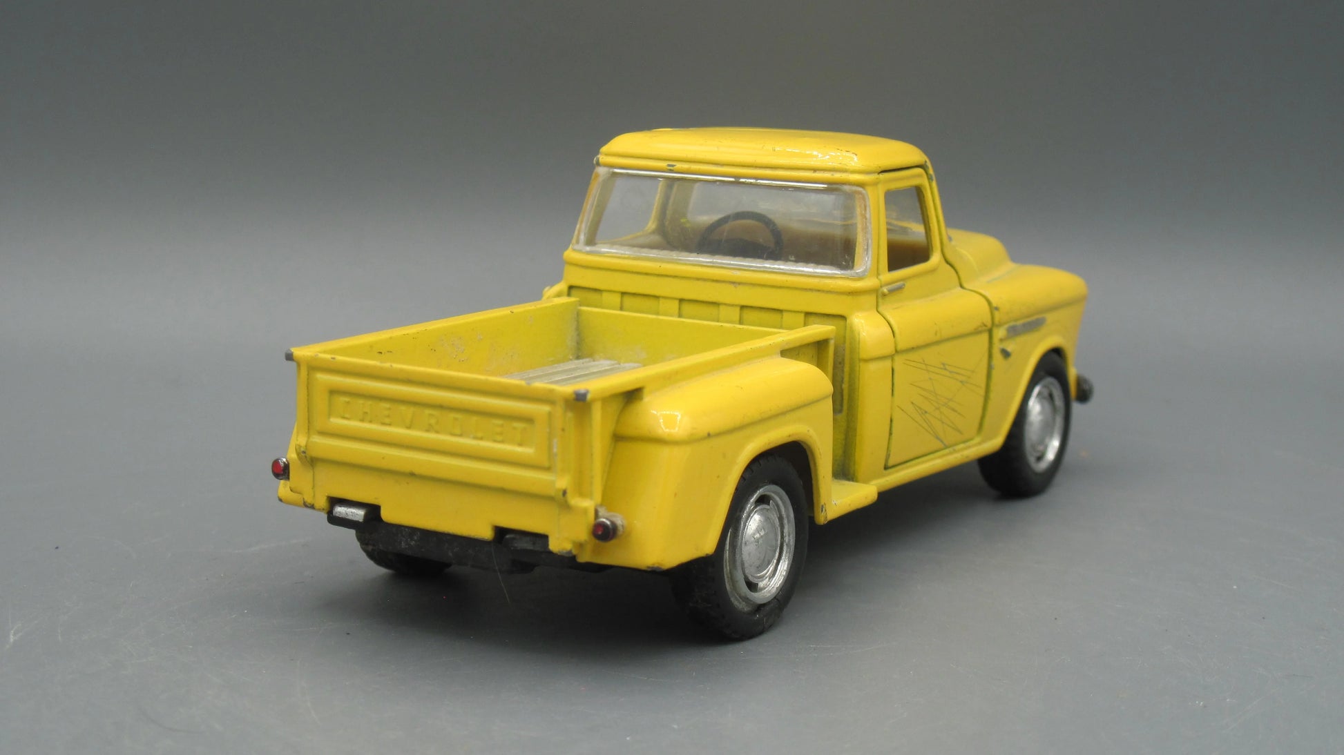 Kinsmart   Chevrolet  Stepside pickup truck  Yellow