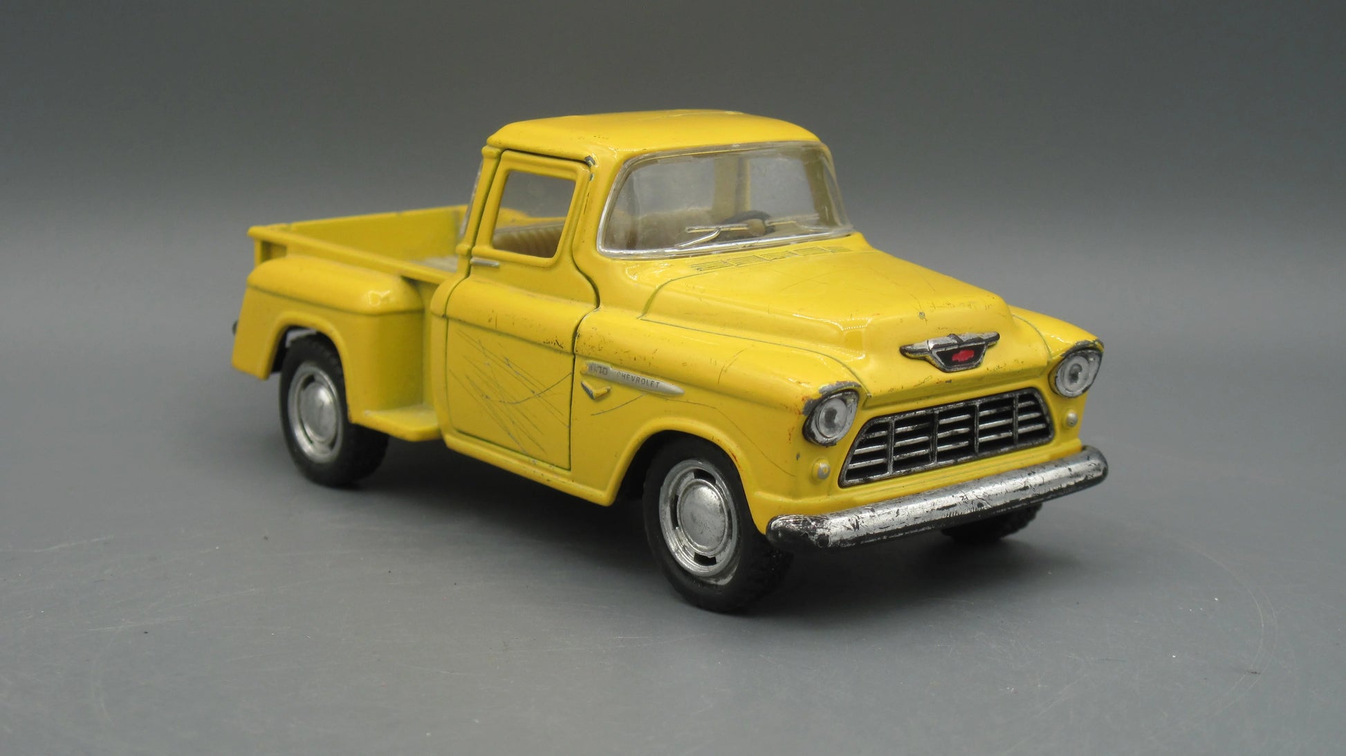 Kinsmart   Chevrolet  Stepside pickup truck  Yellow