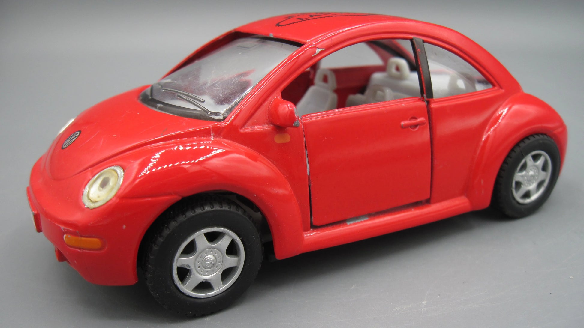 Kinsmart   Volkswagen New Beetle  Red