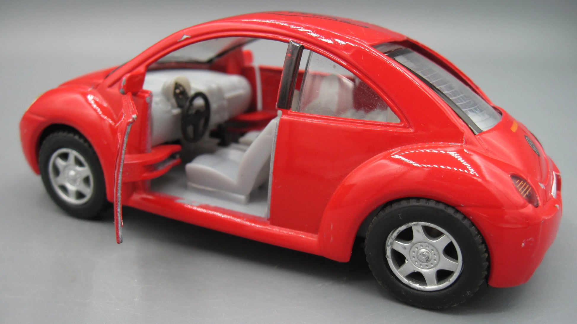 Kinsmart   Volkswagen New Beetle  Red