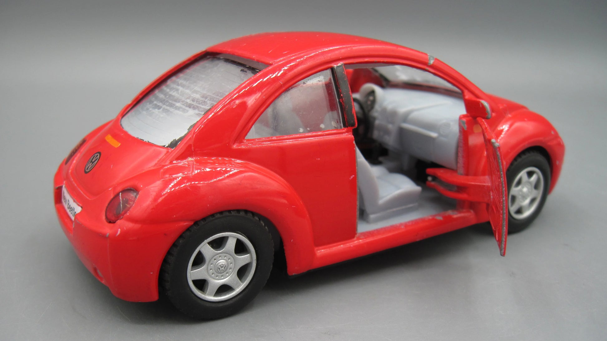 Kinsmart   Volkswagen New Beetle  Red