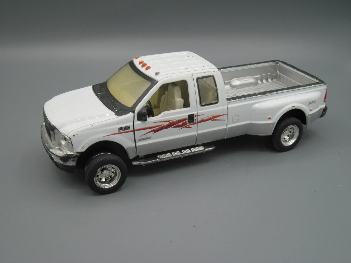 New Ray   Ford F-350 Super Duty  White