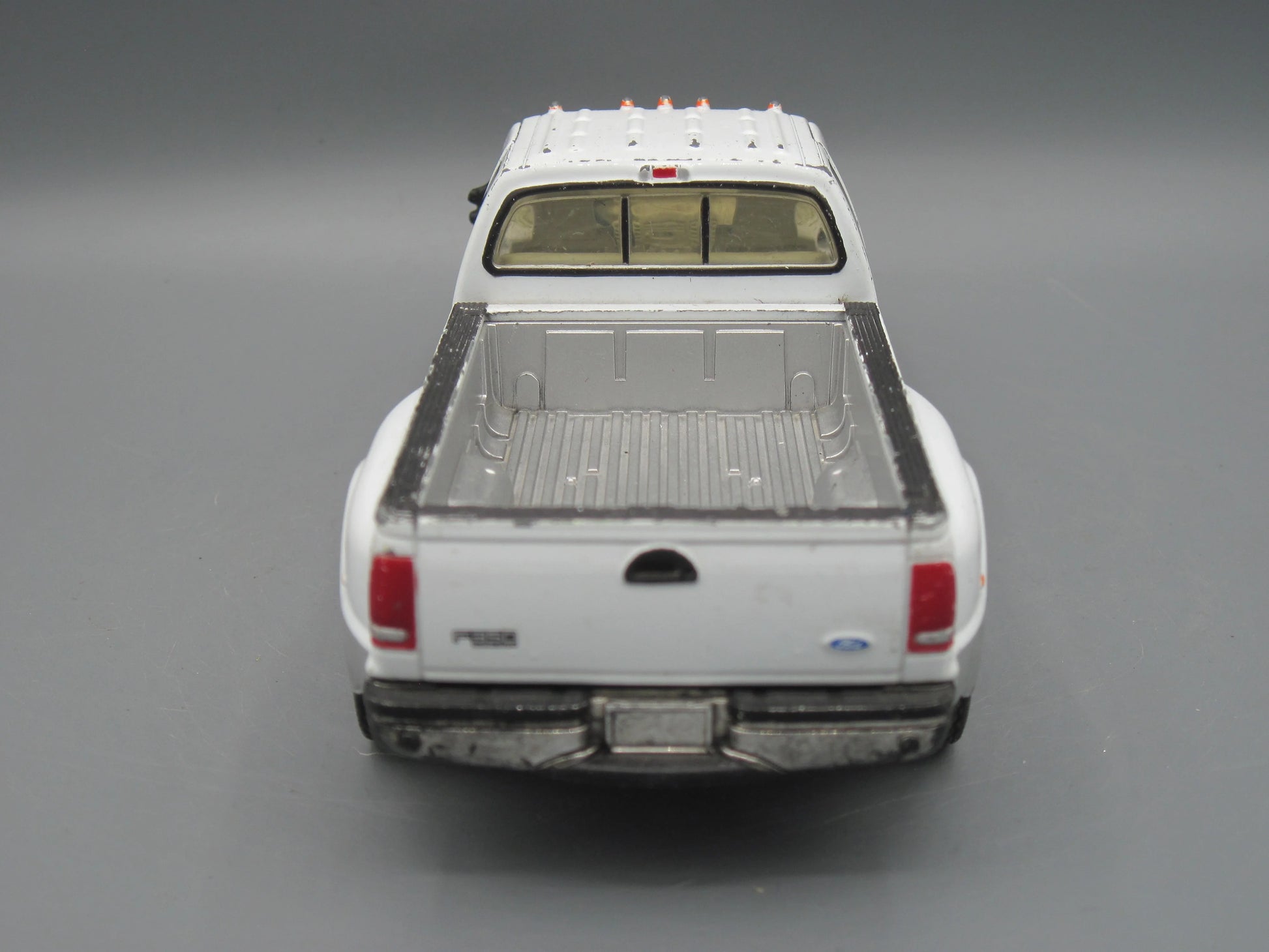 New Ray   Ford F-350 Super Duty  White