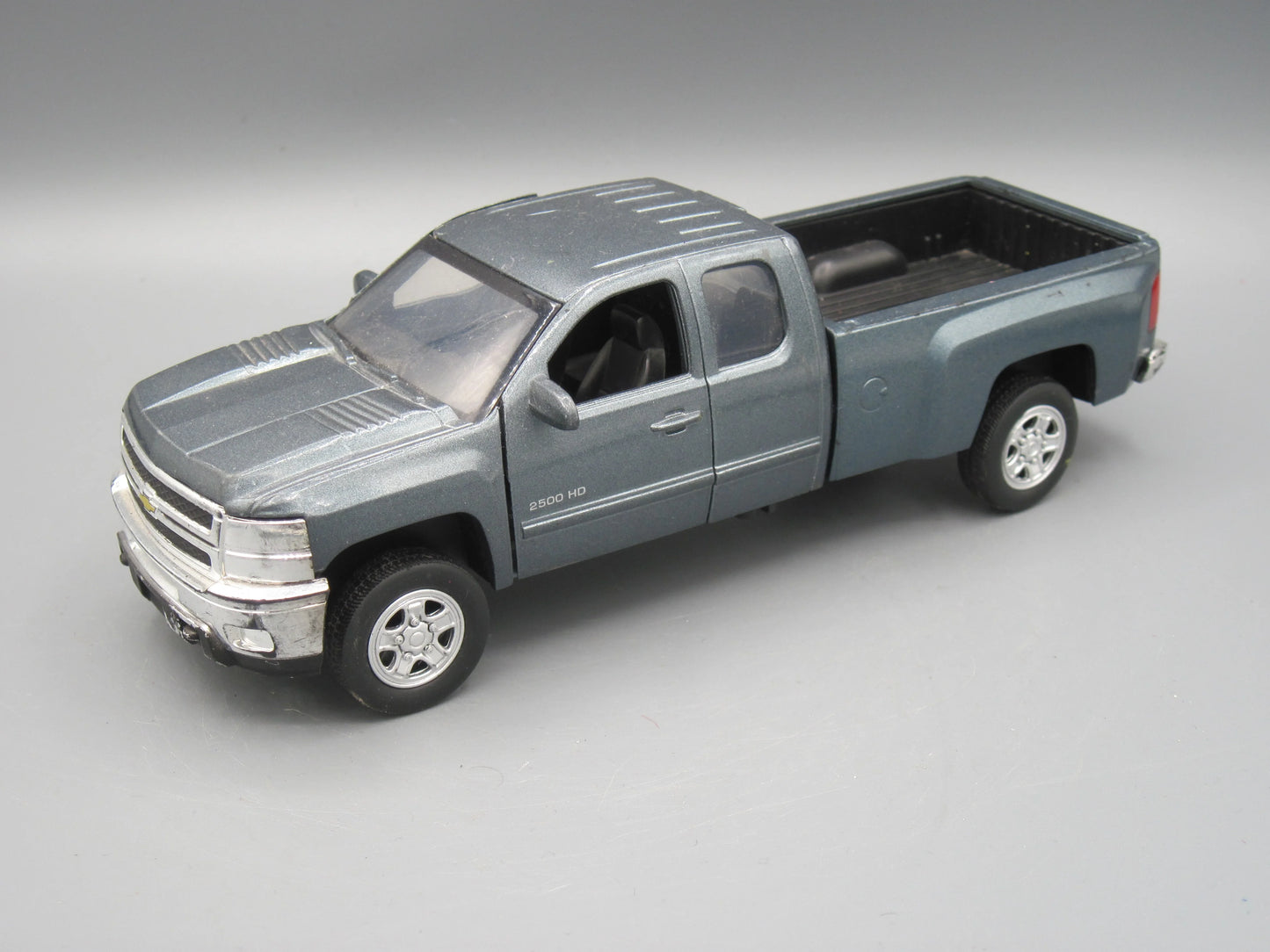 New Ray   Chevrolet Silverado 2500 HD 2011 Grey
