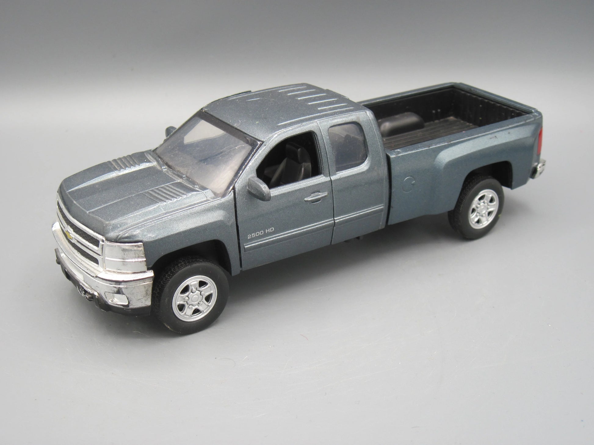 New Ray   Chevrolet Silverado 2500 HD 2011 Grey