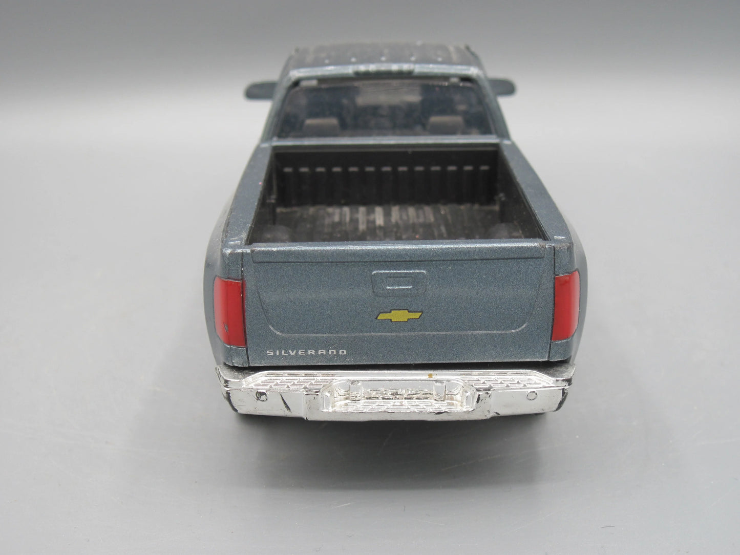 New Ray   Chevrolet Silverado 2500 HD 2011 Grey