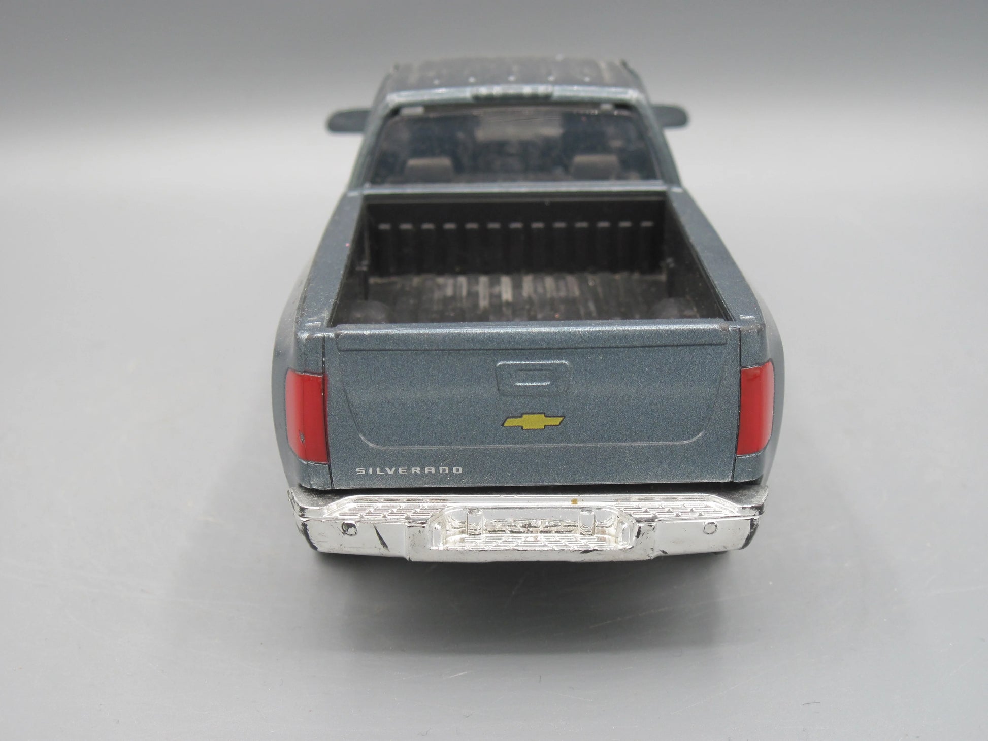 New Ray   Chevrolet Silverado 2500 HD 2011 Grey