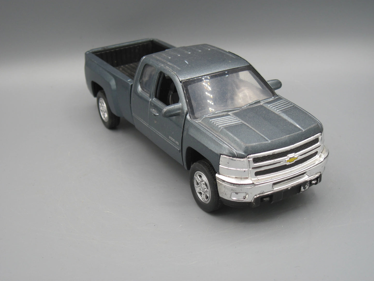 New Ray   Chevrolet Silverado 2500 HD 2011 Grey