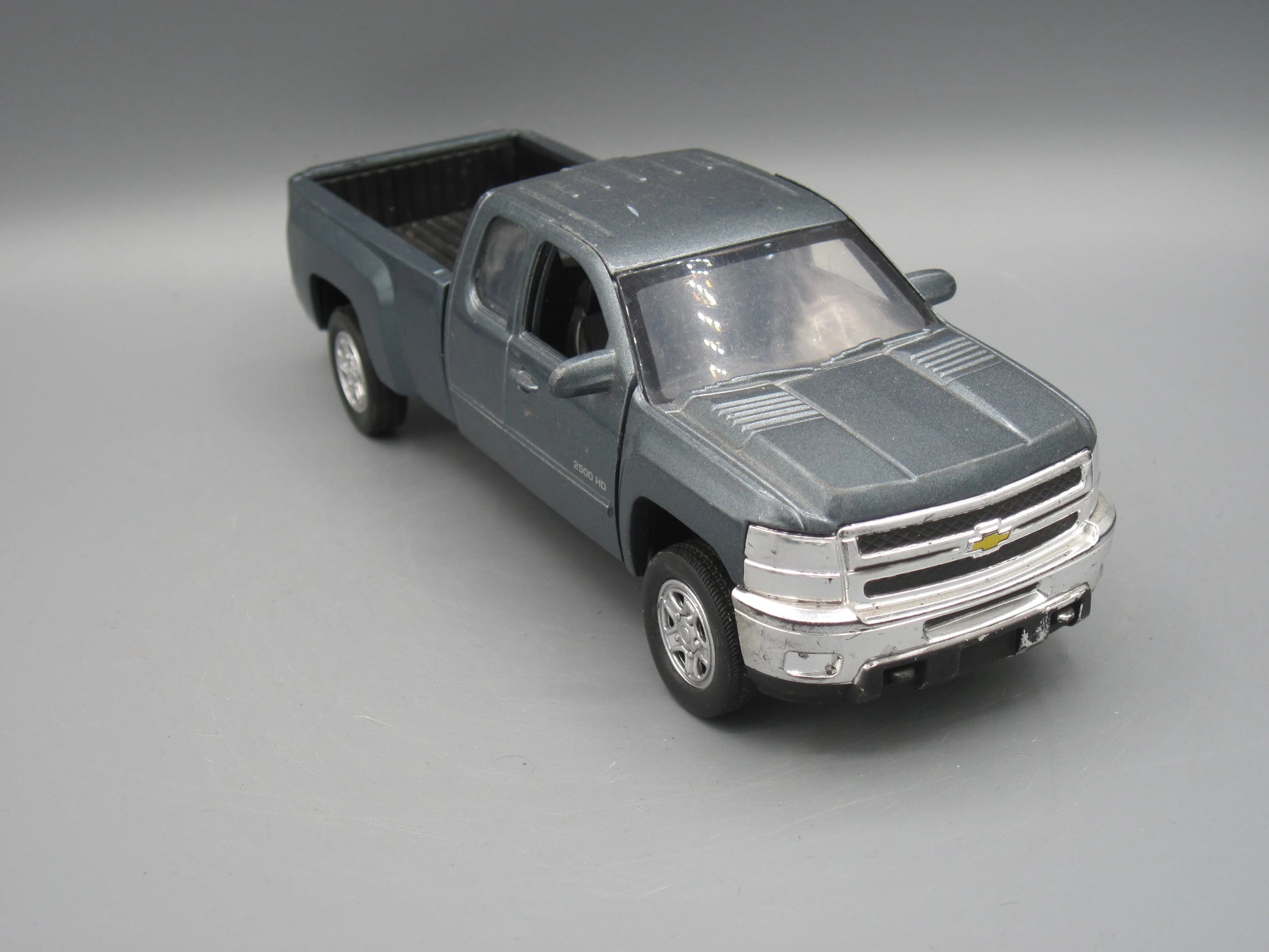 New Ray   Chevrolet Silverado 2500 HD 2011 Grey