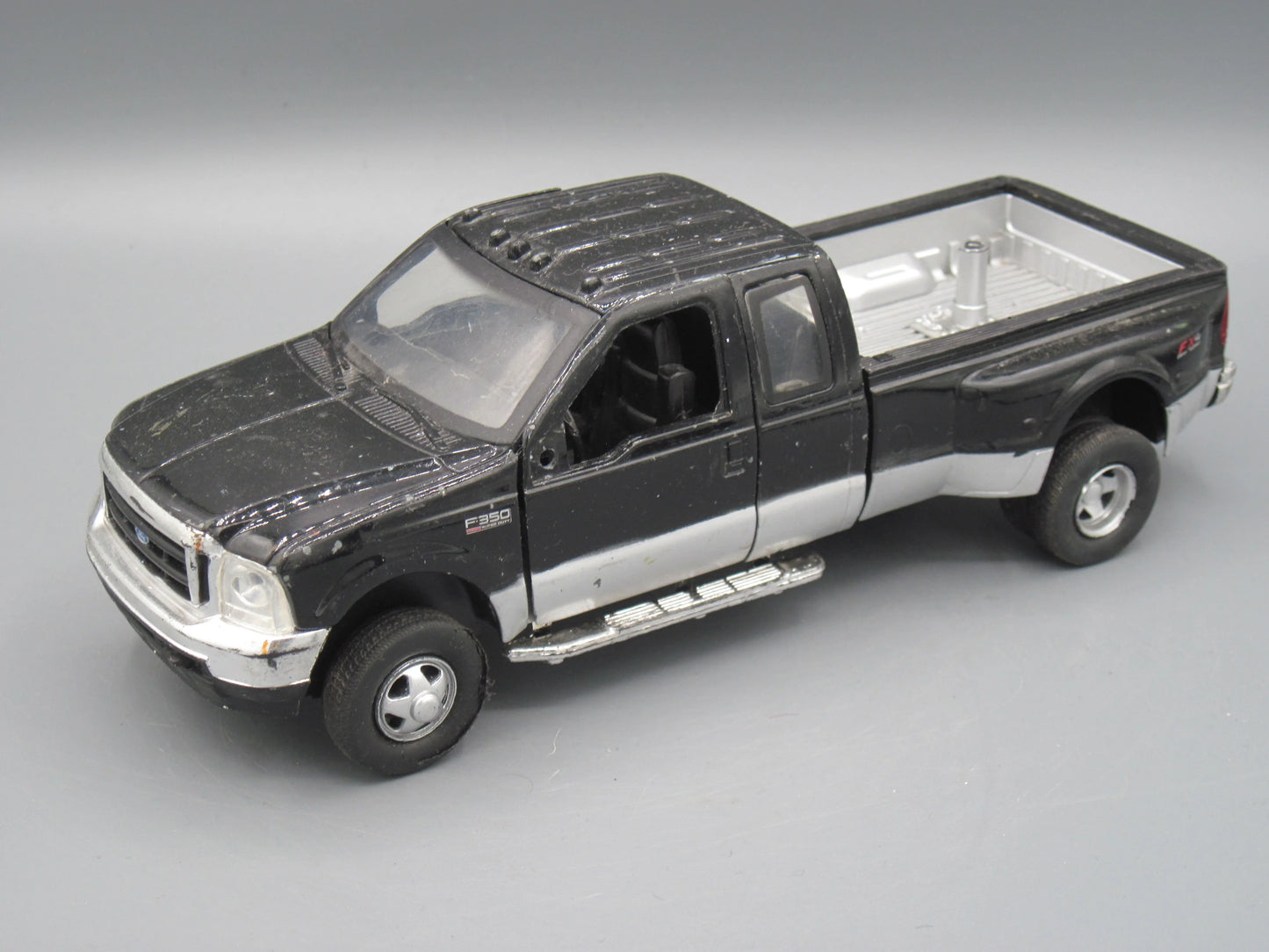 New Ray   Ford F-350   Black & Silver