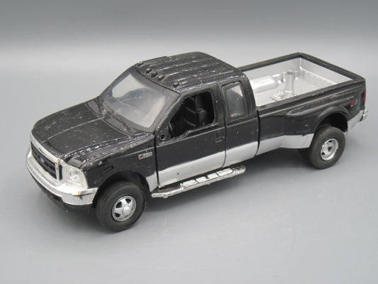 New Ray   Ford F-350   Black & Silver
