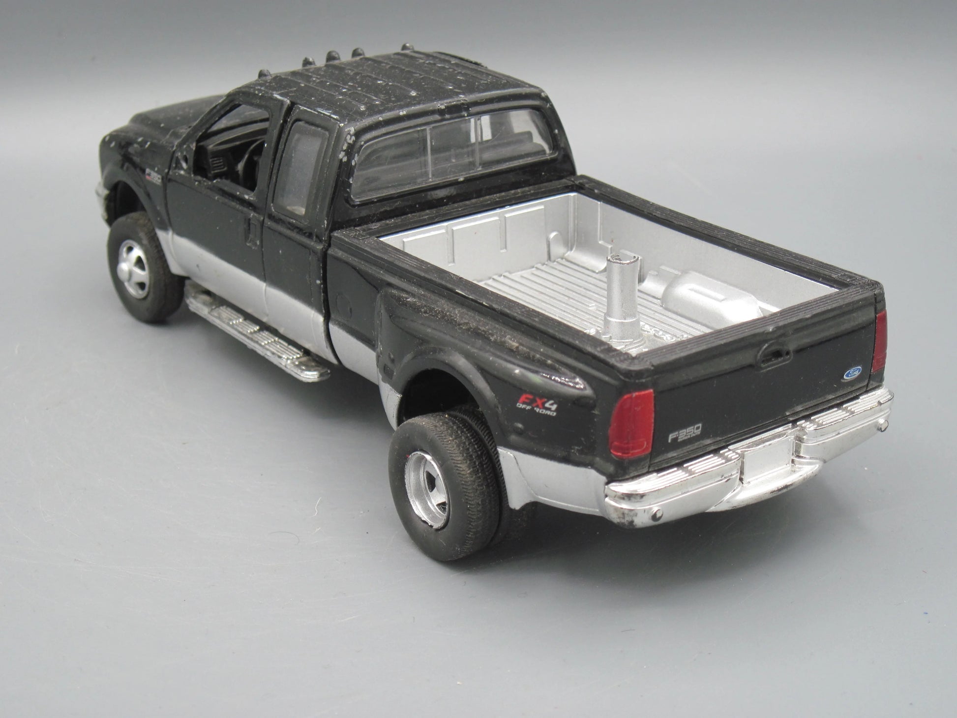 New Ray   Ford F-350   Black & Silver