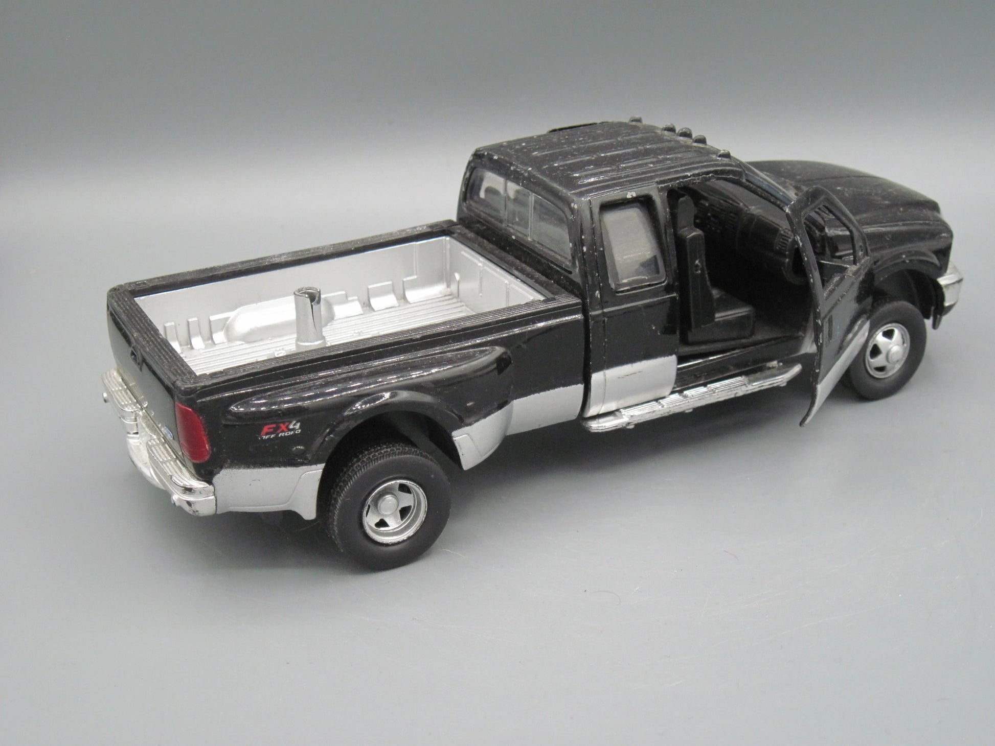 New Ray   Ford F-350   Black & Silver