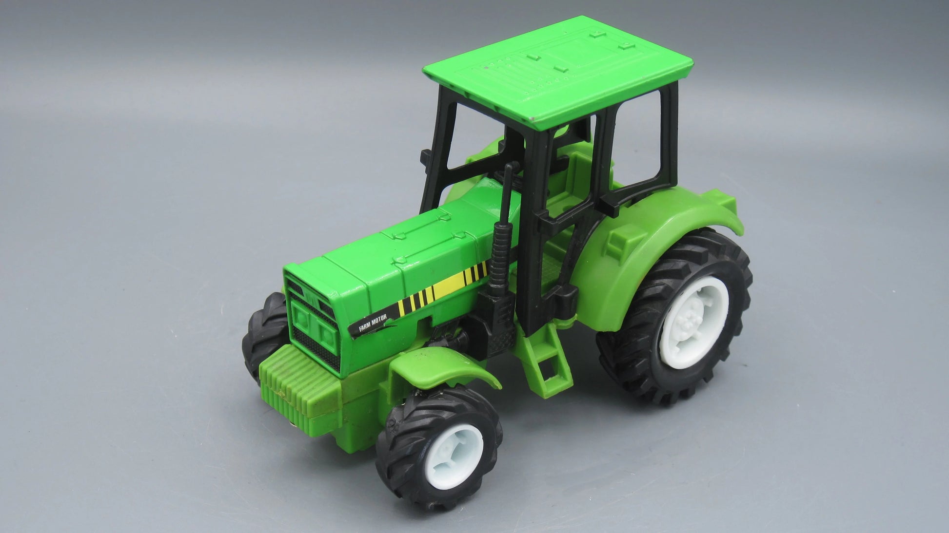 New-Ray    Farm Motor Tractor  Green
