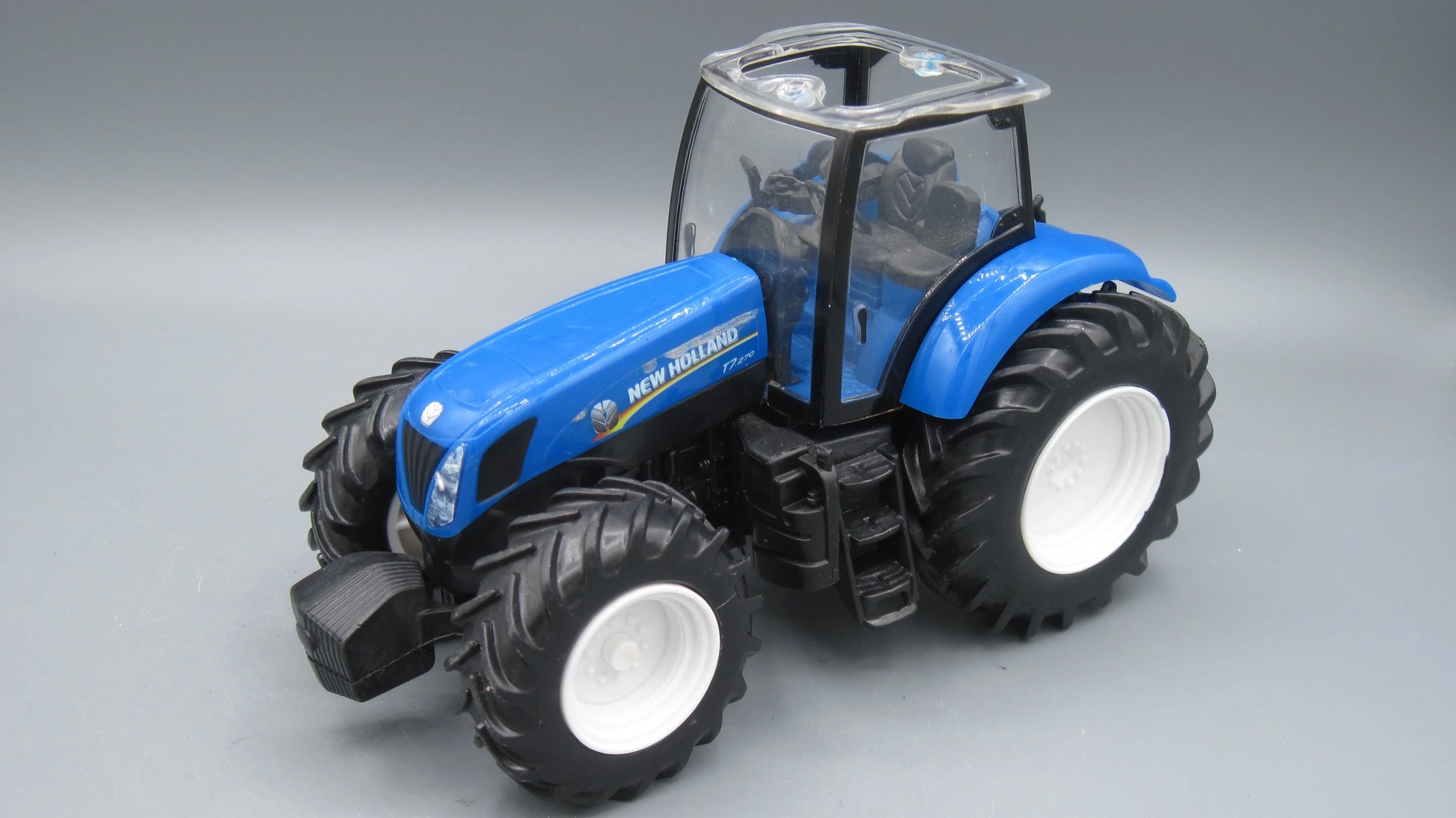 New-Ray   New Holland T7 270  Blue