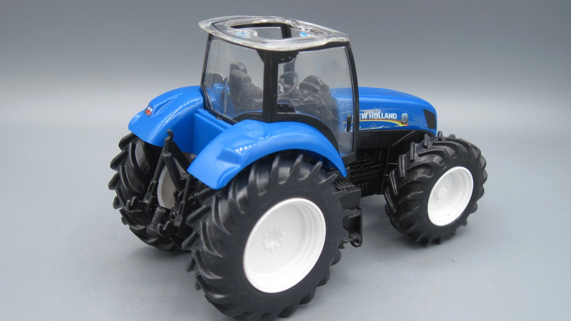 New-Ray   New Holland T7 270  Blue
