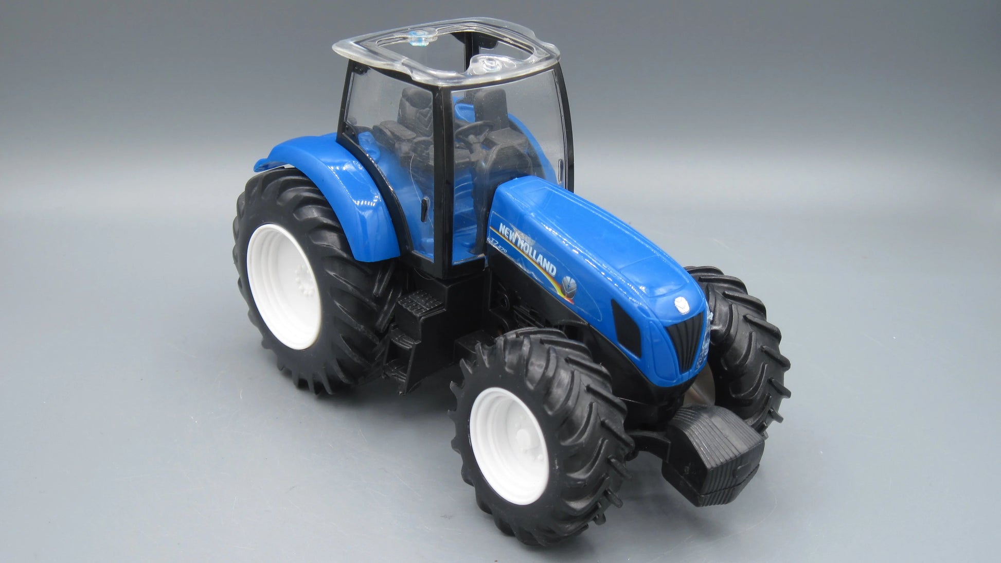 New-Ray   New Holland T7 270  Blue