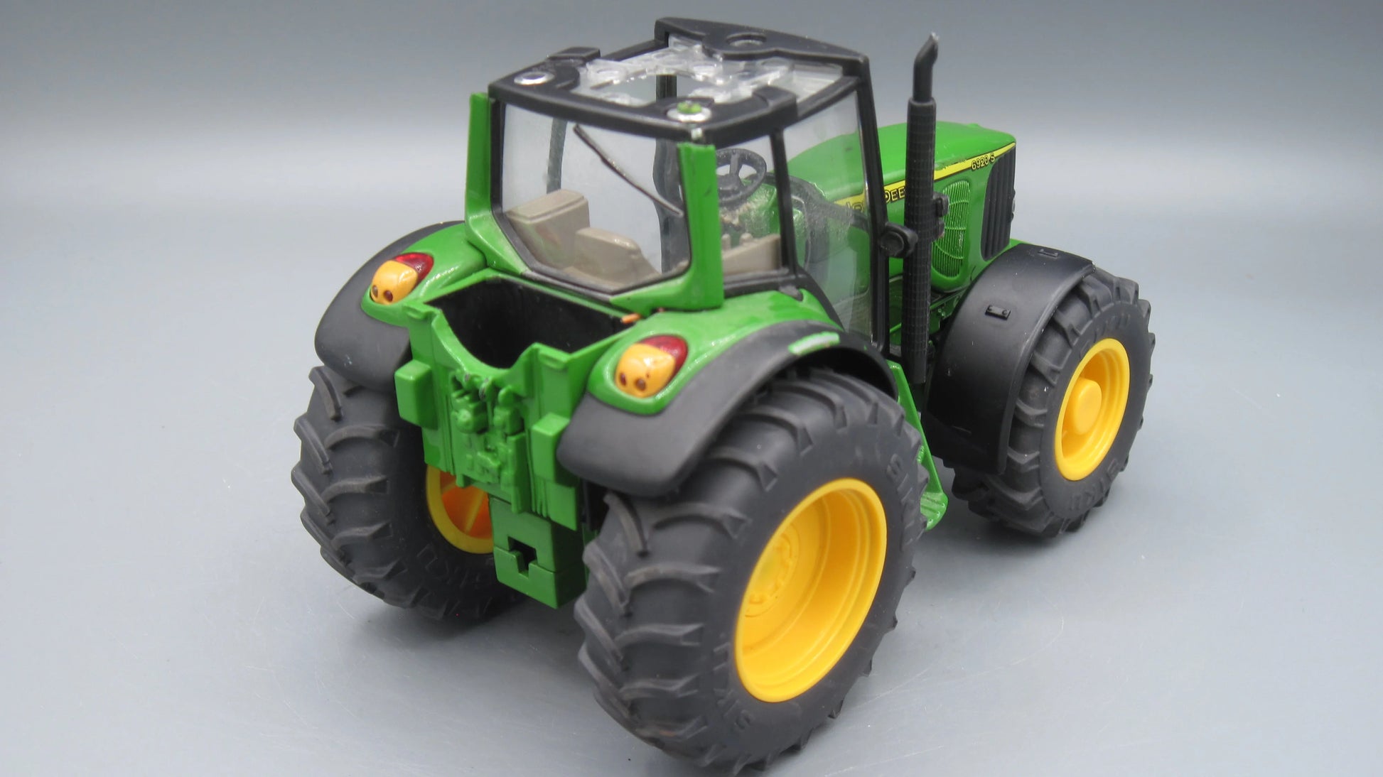 Siku   John Deere 6920 S Tractor  Green