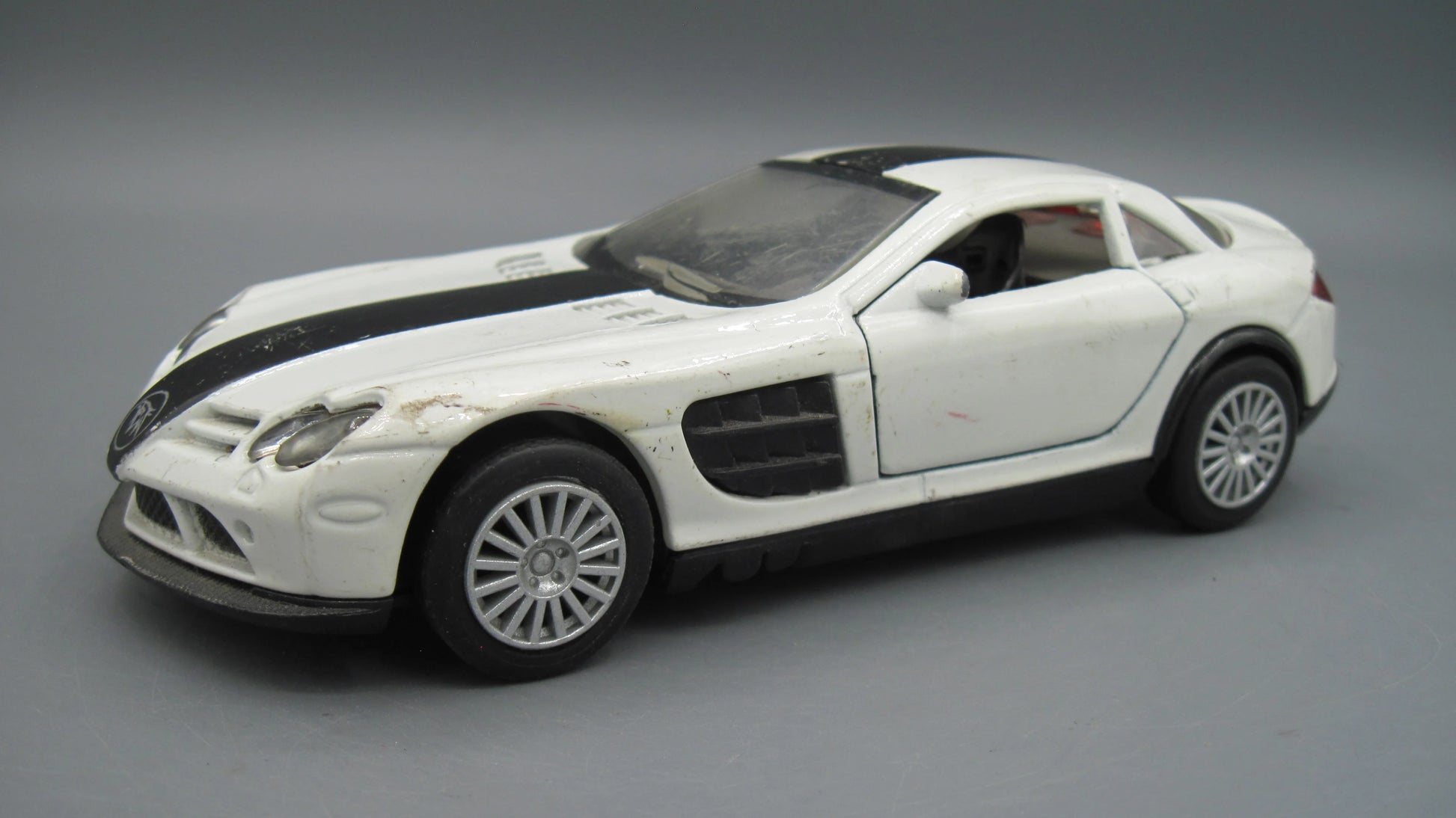 Unbranded   Mercedes-Benz SLR  Black & White
