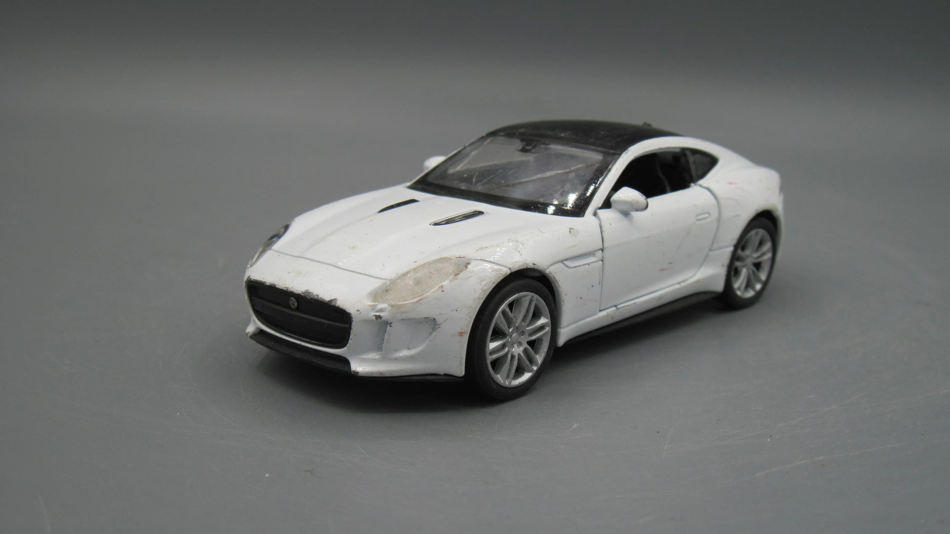Welly   Jaguar F-Type Coupe  White