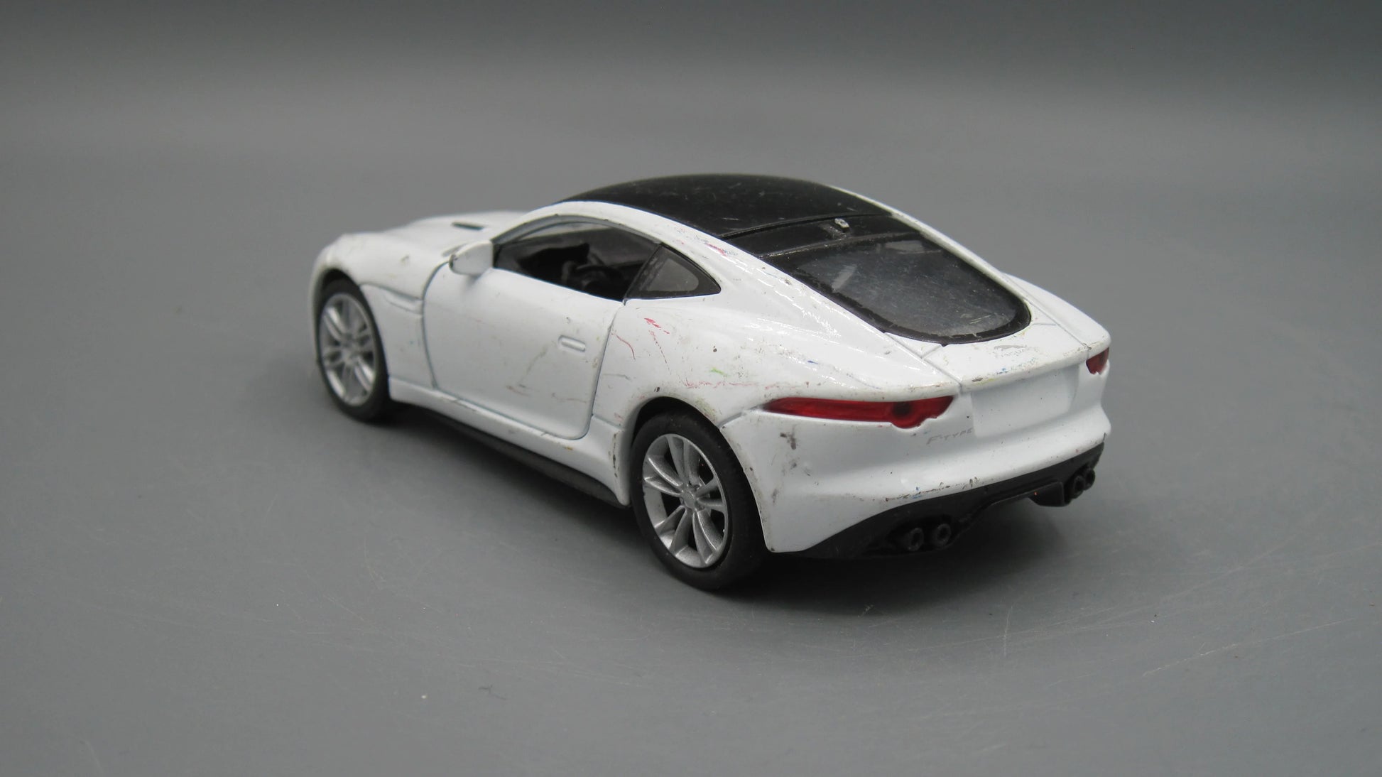 Welly   Jaguar F-Type Coupe  White