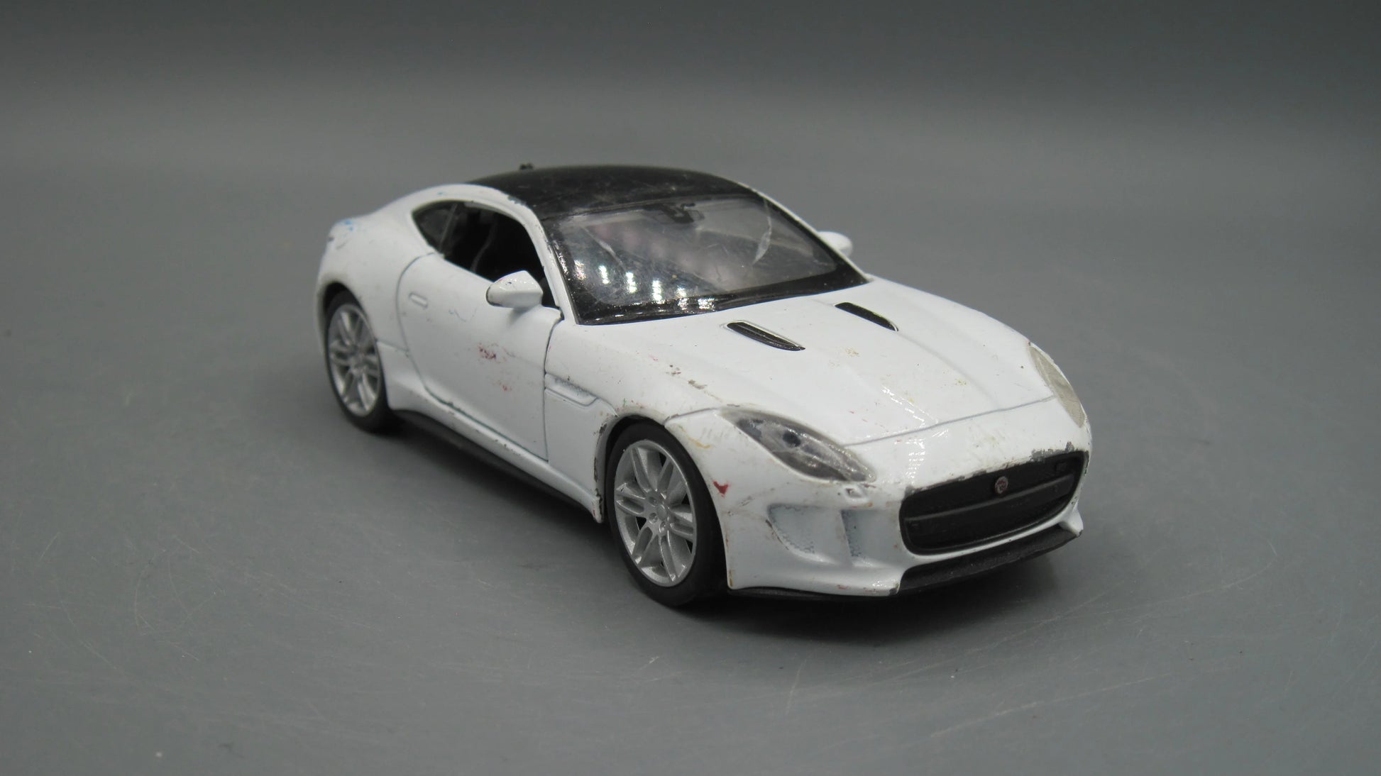 Welly   Jaguar F-Type Coupe  White