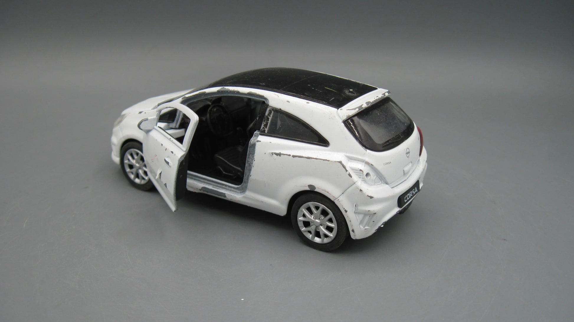 Welly   Opel Corsa OPC  White & Black