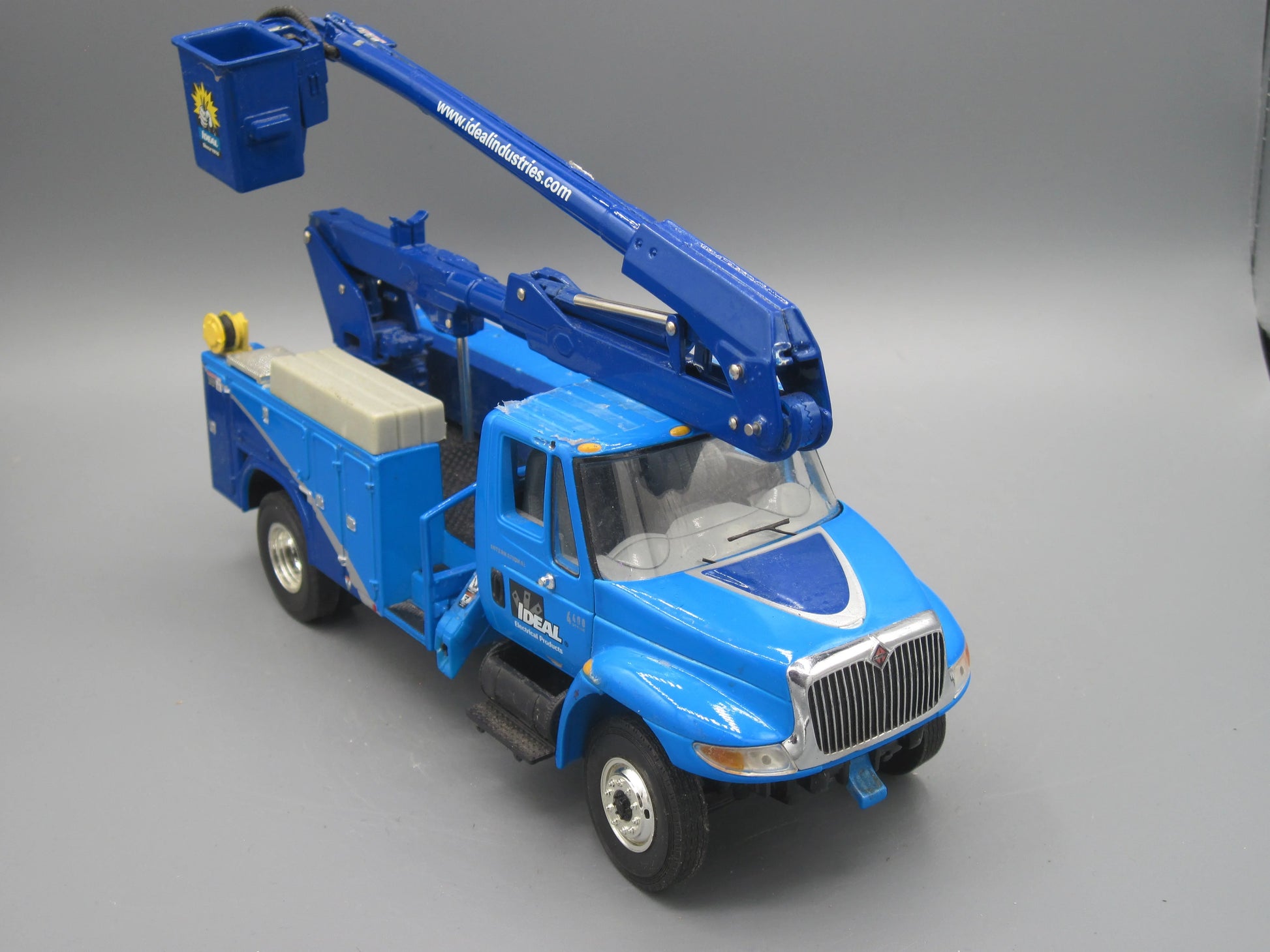 First Gear   International 4400 2002 Blue