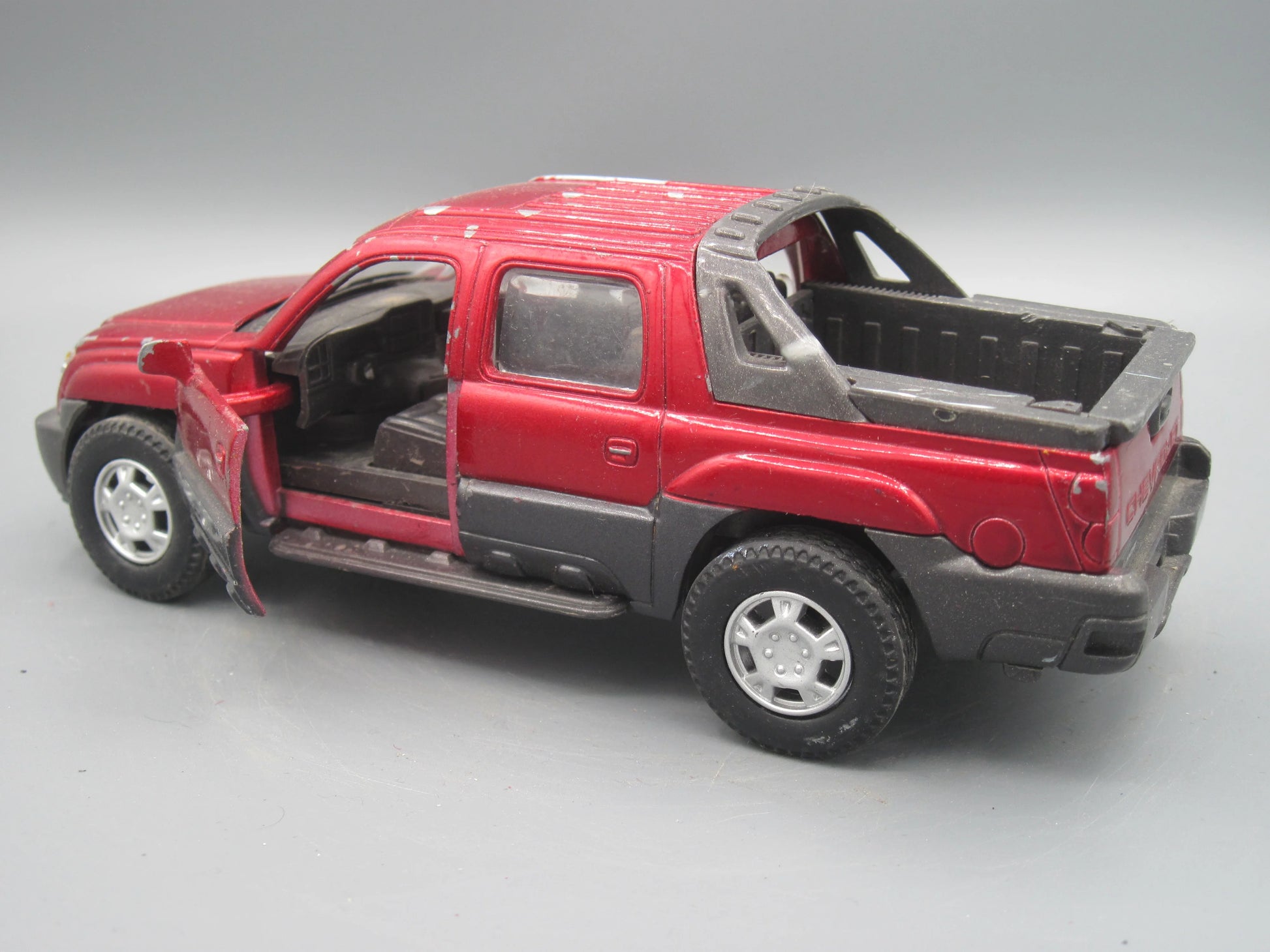 New-Ray   Chevrolet Avalanche 2002 Red