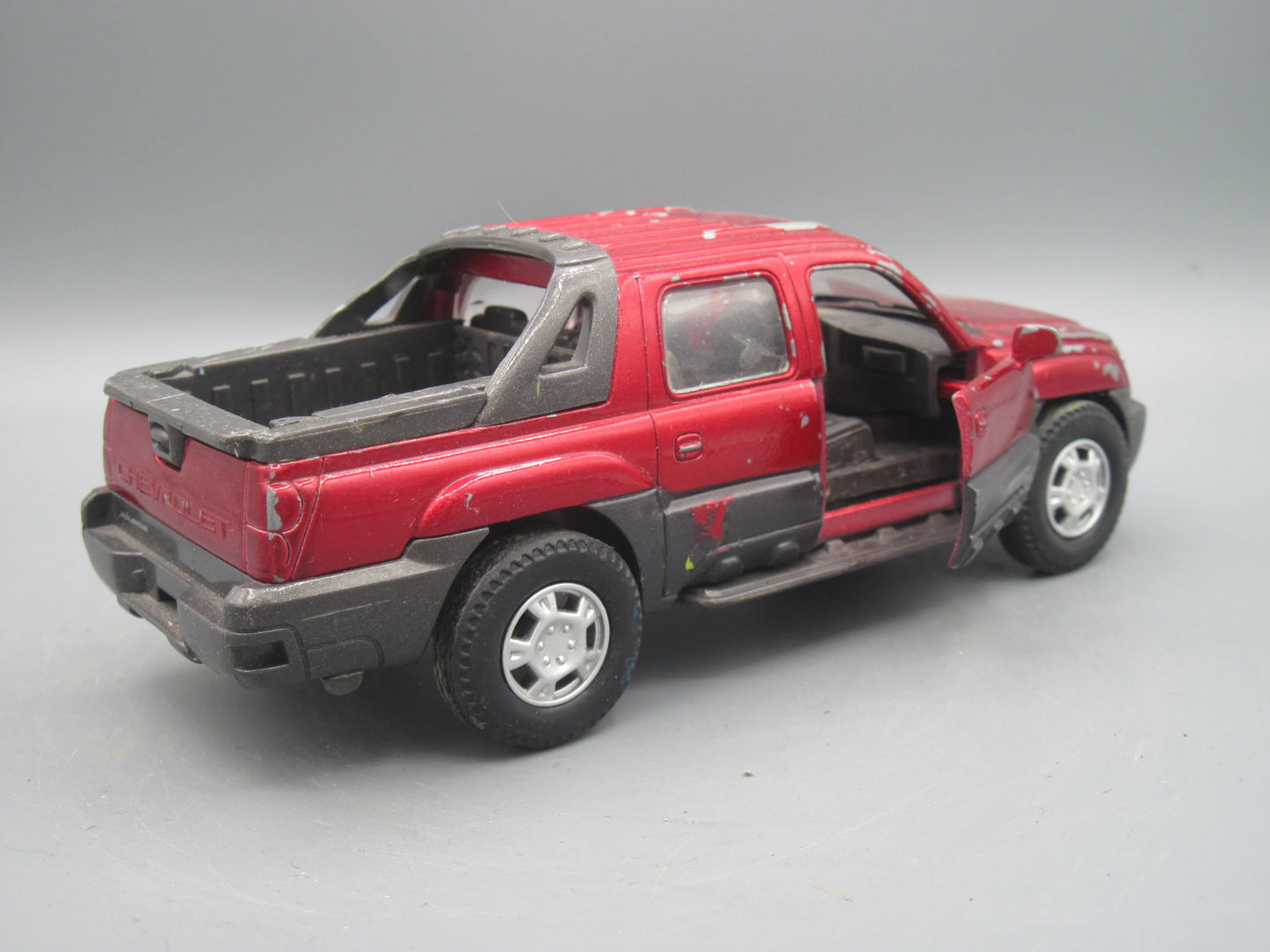 New-Ray   Chevrolet Avalanche 2002 Red