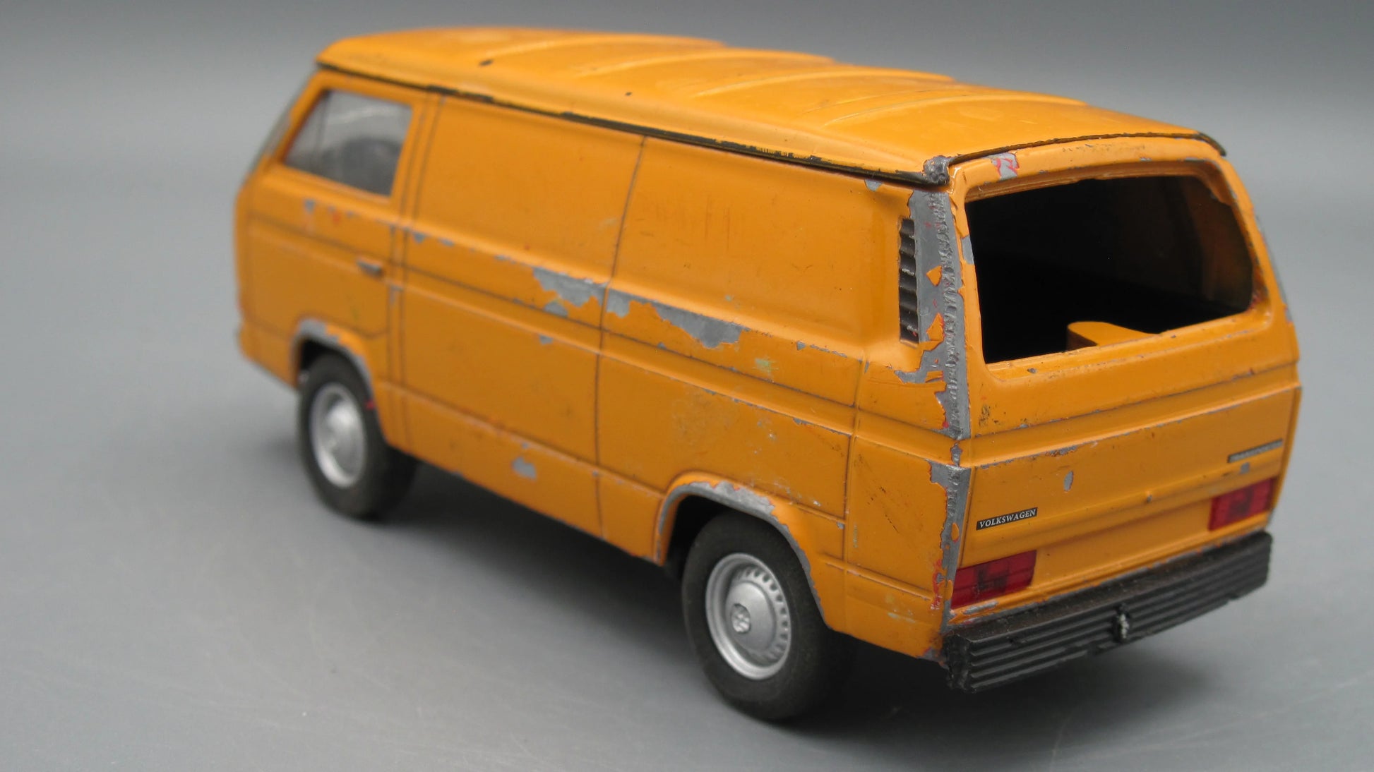 Welly   VolksWagen T3 Van  Orange