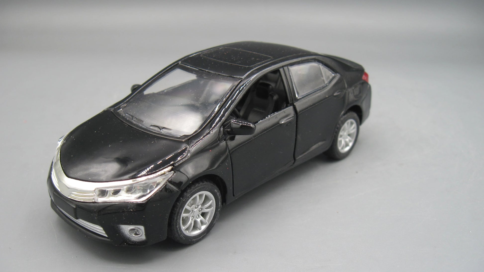 Hengteng Toys   Toyota Corolla (Replica) 2015 Black