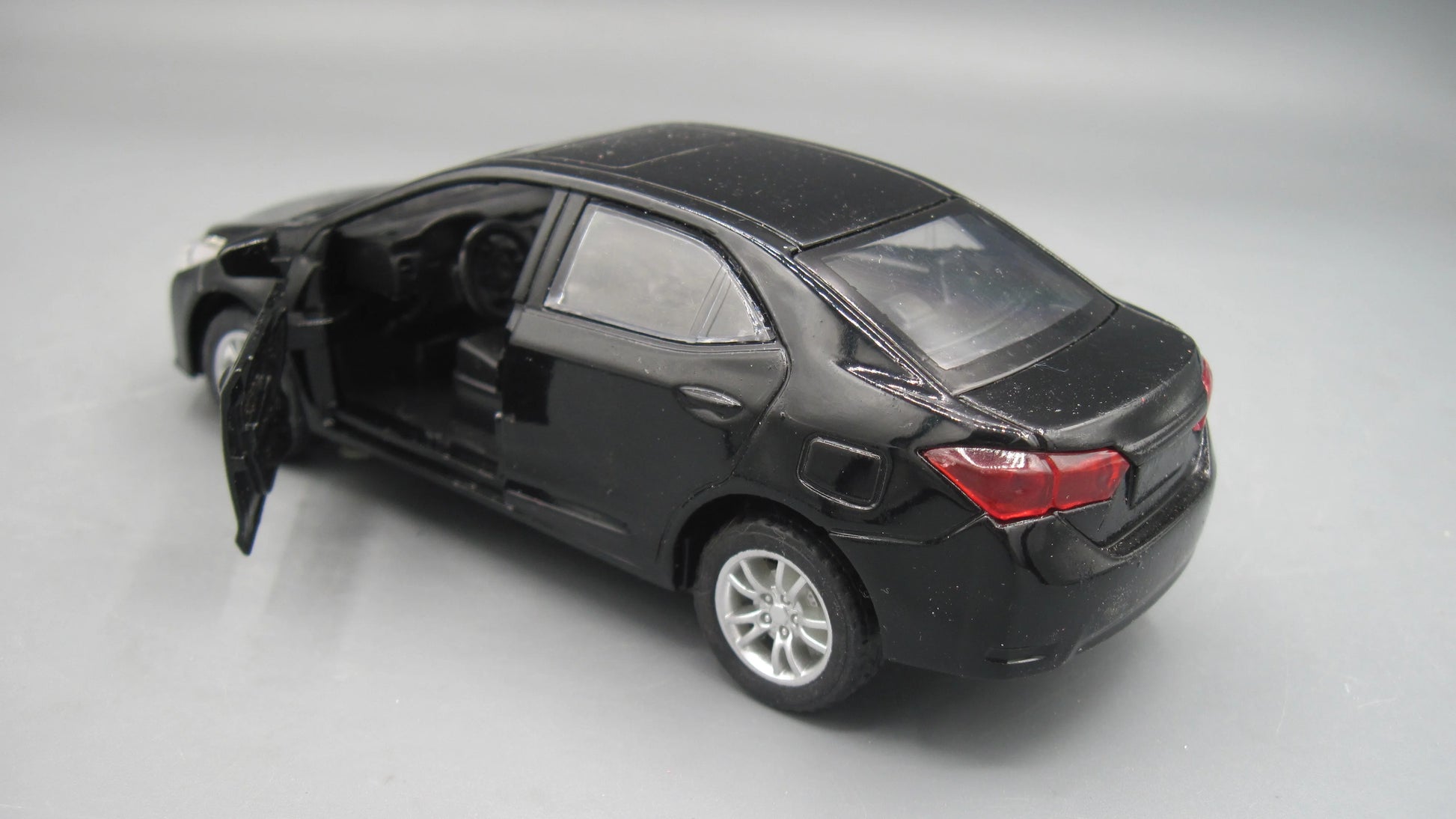 Hengteng Toys   Toyota Corolla (Replica) 2015 Black