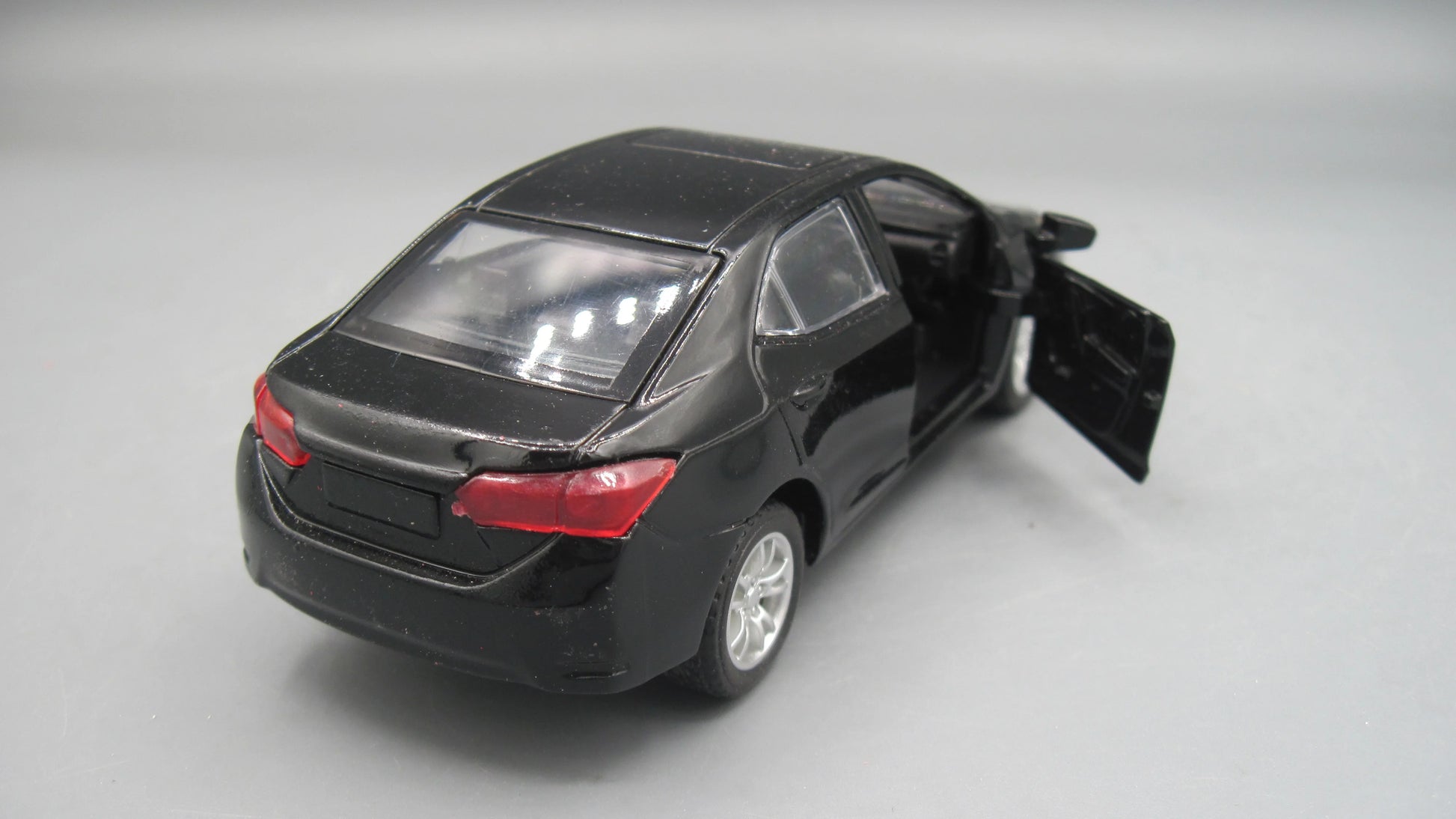Hengteng Toys   Toyota Corolla (Replica) 2015 Black