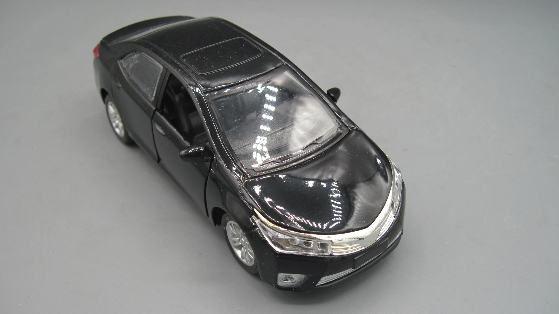 Hengteng Toys   Toyota Corolla (Replica) 2015 Black