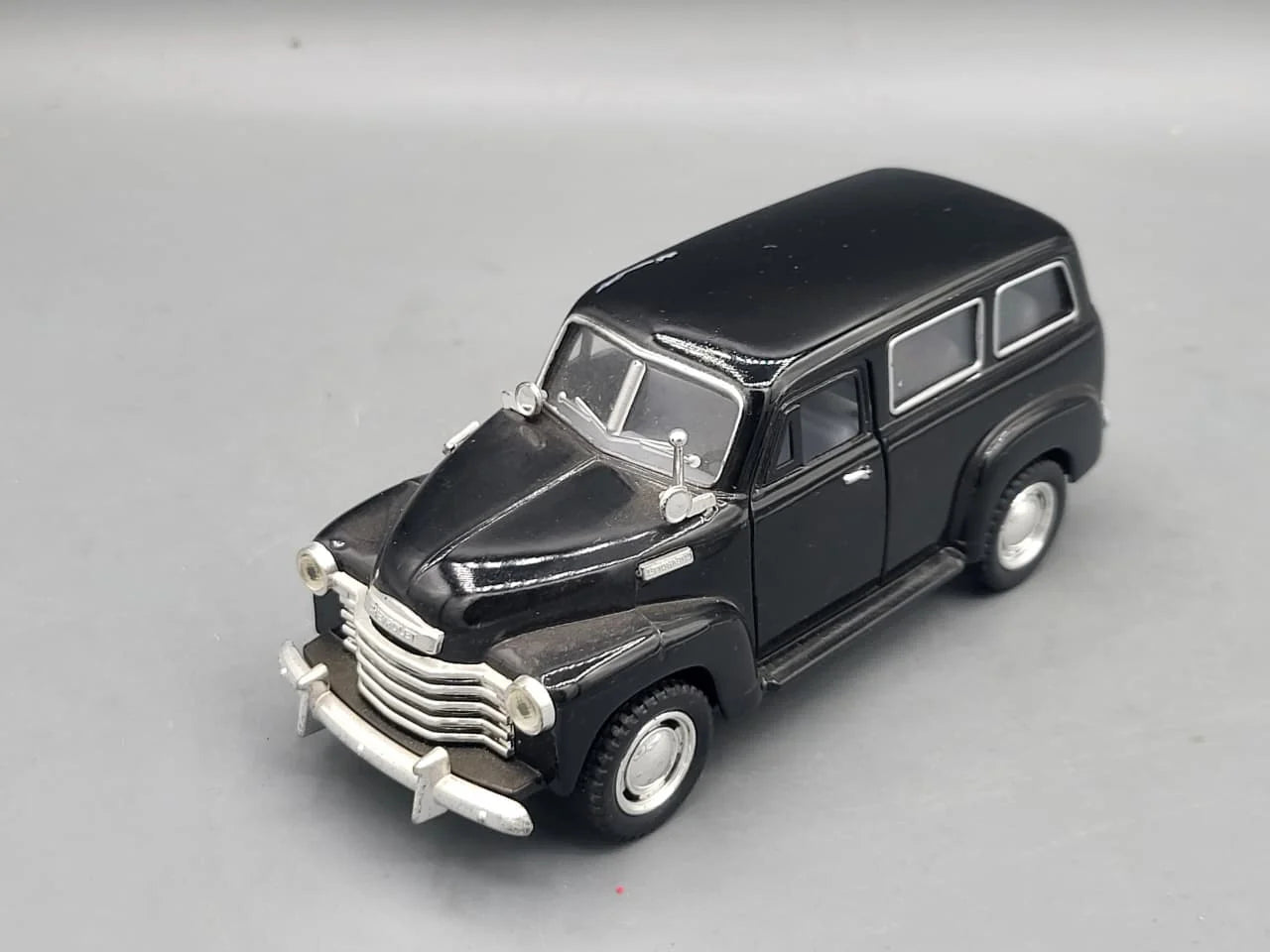 Kinsmart   Chevrolet Suburban  Black