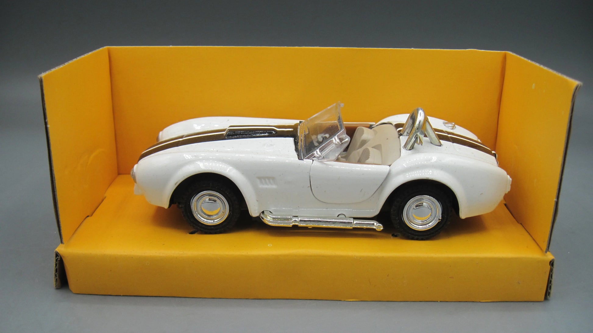 QHT Car   Shelby Cobra 427 S/C 1956 White