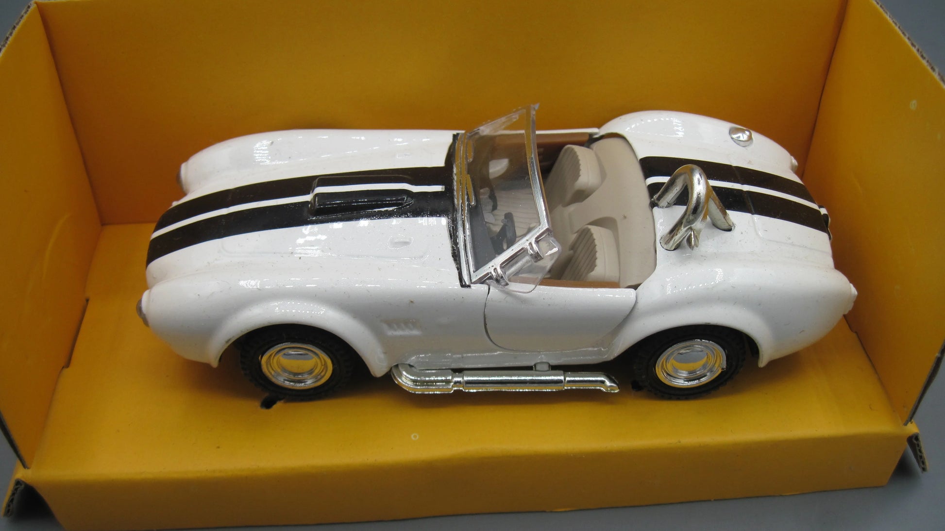 QHT Car   Shelby Cobra 427 S/C 1956 White