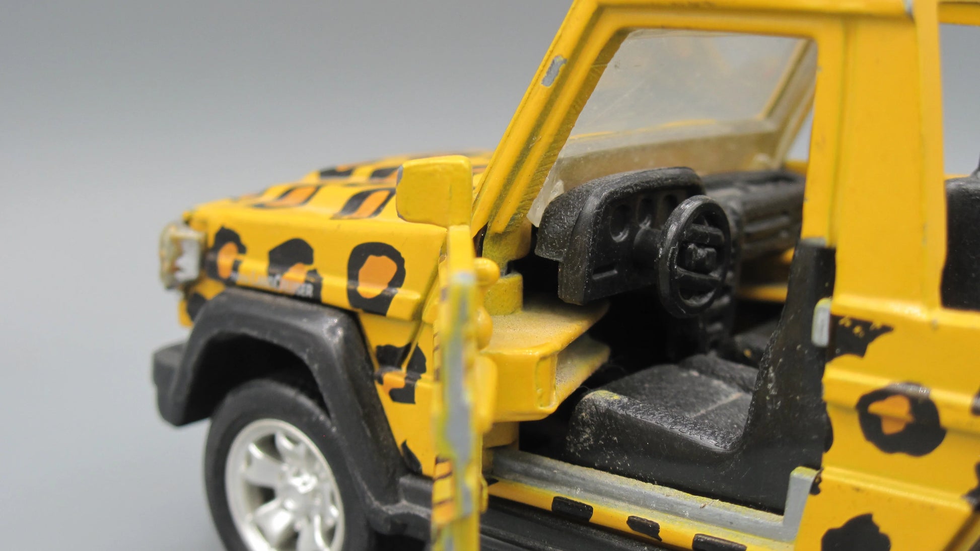 Toyota  Land Cruiser 70  Yellow